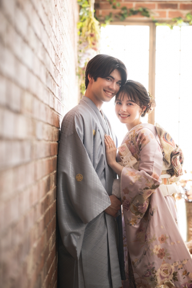 和装の新郎新婦