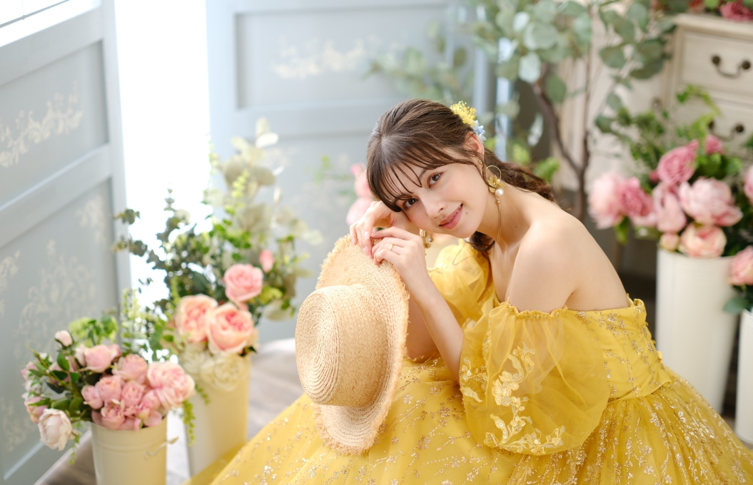 黄色いドレスの新婦