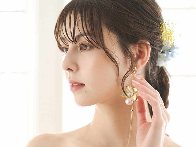 黄色いドレスの新婦